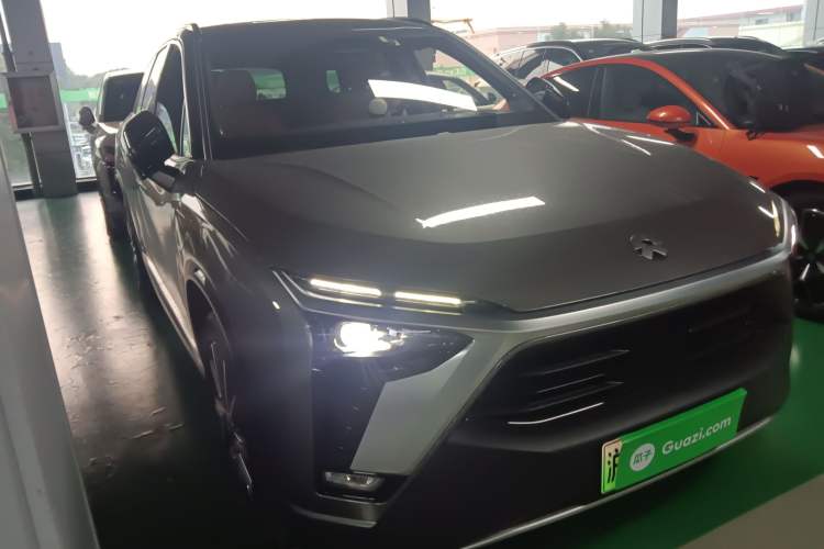 Used Nio ES8 2020 450 km Range 6-Seater Version Front Right 45 Deg