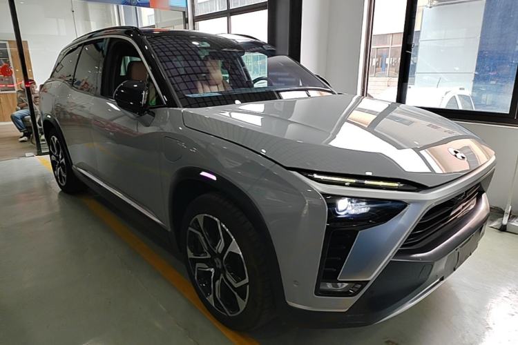 Used Nio ES8 2020 415 km Signature Edition 6-Seater Version Front Right 45 Deg