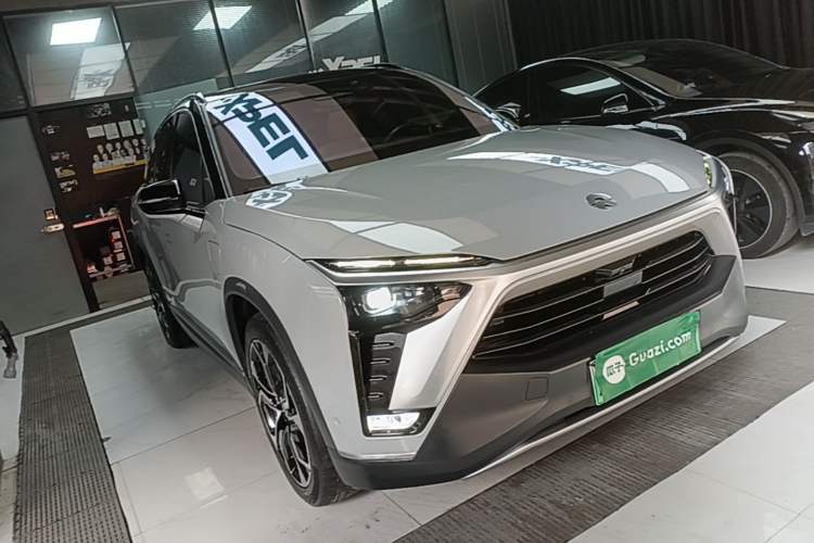 Used Nio ES8 2020 415 km Signature Edition 6-Seater Version Front Right 45 Deg