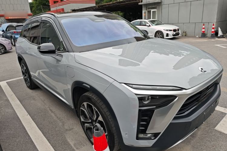 Used Nio ES8 2020 415 km Signature Edition 6-Seater Version Front Right 45 Deg