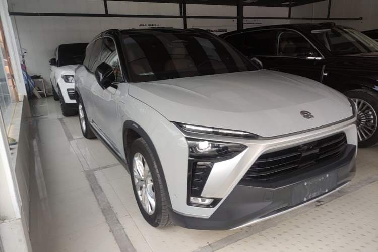 Used Nio ES8 2020 450 km Range 7-Seater Version Front Right 45 Deg