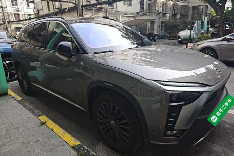 Used Nio ES8 2020 415 km Range 6-Seater Version Front Right 45 Deg