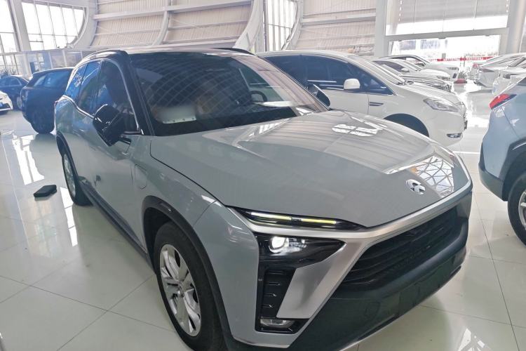 Used Nio ES8 2020 415 km Range 6-Seater Version Front Right 45 Deg