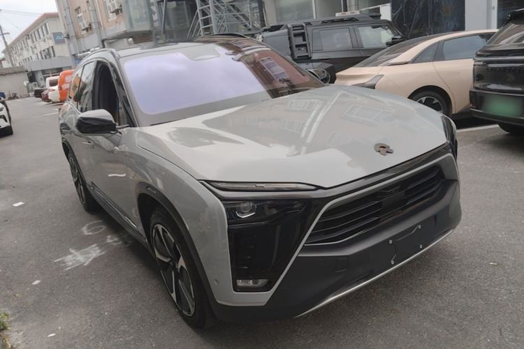 Used Nio ES8 2020 415 km Signature Edition 6-Seater Version Front Right 45 Deg