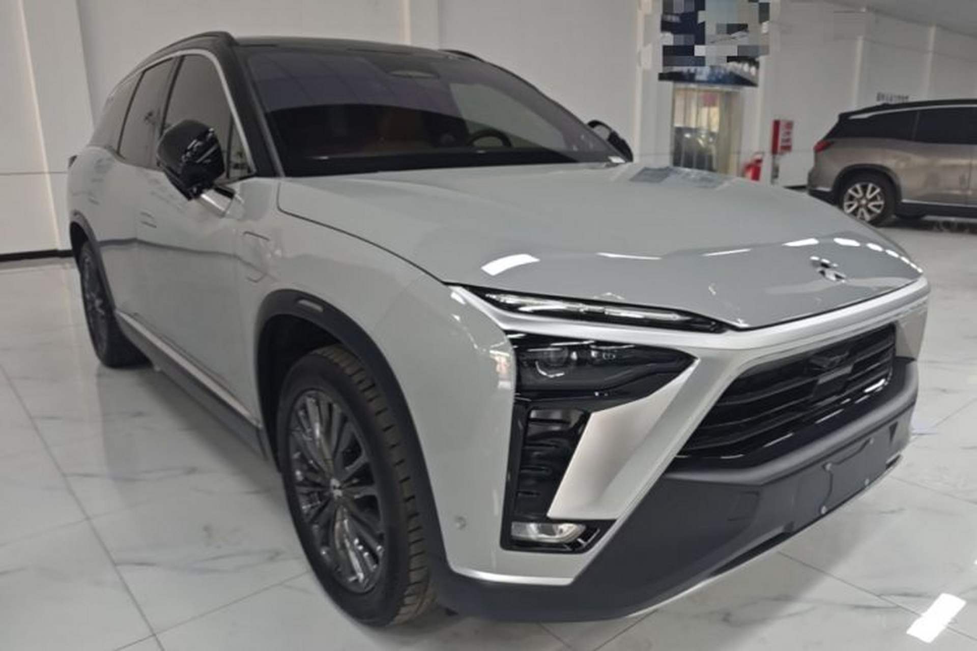 Used Nio ES8 2020 415 km Range 6-Seater Version Front Right 45 Deg