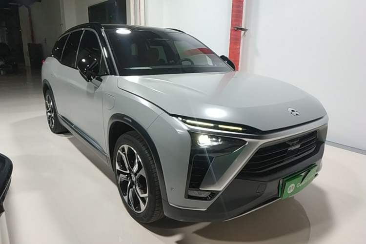 Used Nio ES8 2020 415 km Signature Edition 6-Seater Version Front Right 45 Deg