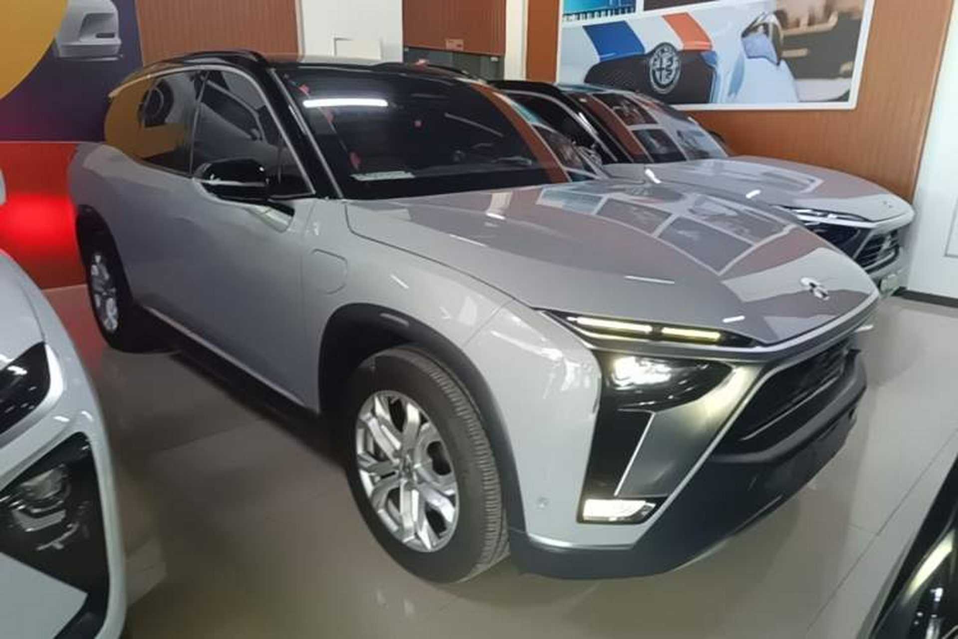 Used Nio ES8 2020 580 km Range 7-Seater Version Front Right 45 Deg
