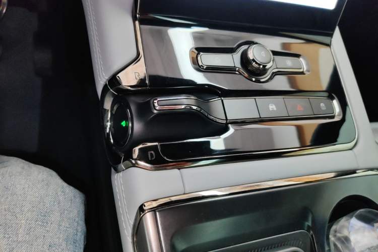 Used Nio ES8 2020 580 km Range Signature Edition Six-Seater Version Gear Lever