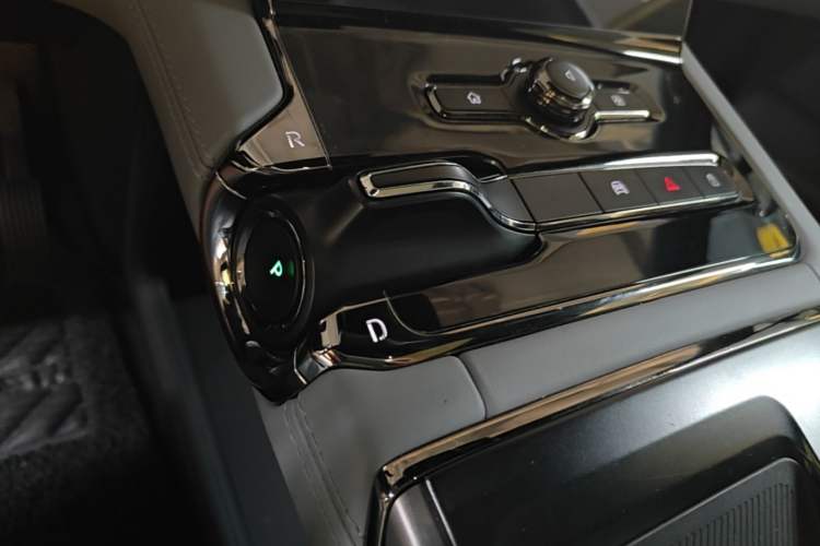 Used Nio ES8 2020 580 km Range Signature Edition Six-Seater Version Gear Lever