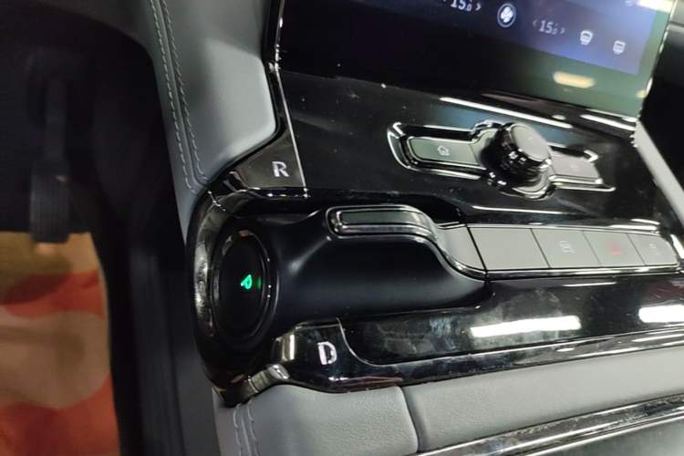 Used Nio ES8 2020 415 KM Signature Edition 7-Seater Version Gear Lever