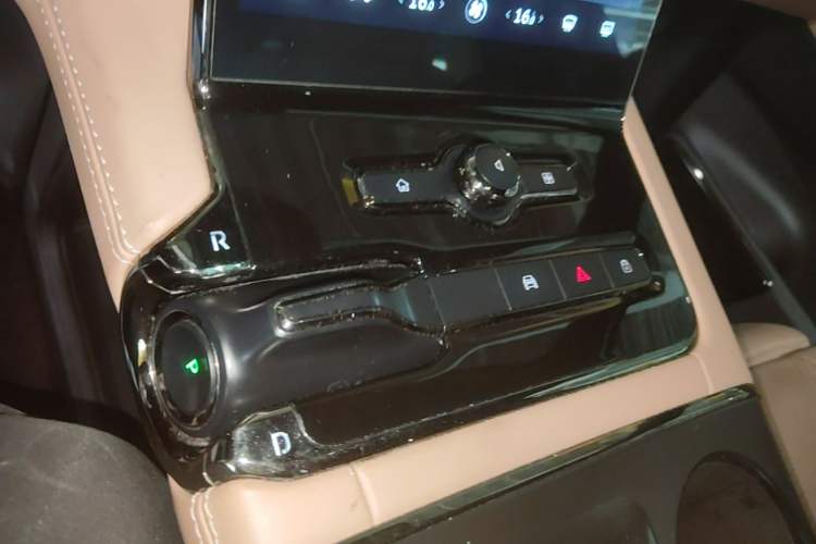 Used Nio ES8 2020 415 km Signature Edition 6-Seater Version Gear Lever