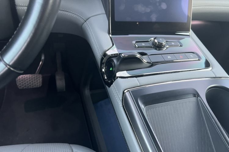 Used Nio ES8 2020 415 km Range 6-Seater Version Gear Lever