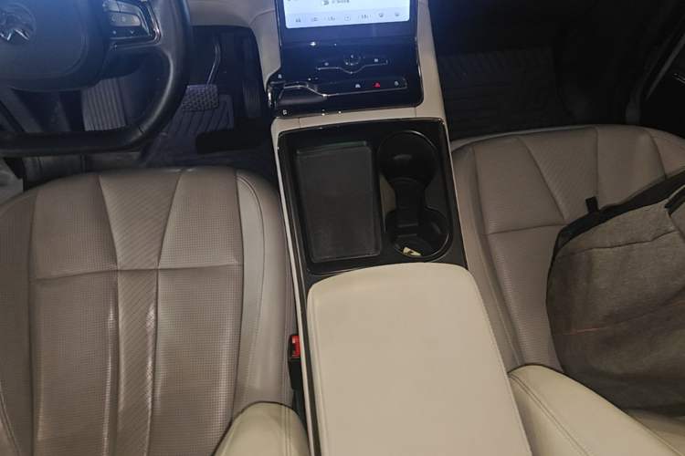 Used Nio ES8 2020 415 km Signature Edition 6-Seater Version Gear Lever