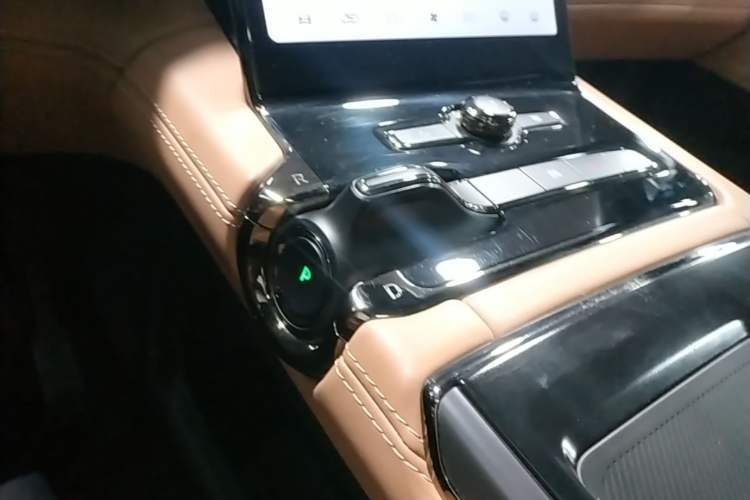 Used Nio ES8 2020 415 km Signature Edition 6-Seater Version Gear Lever