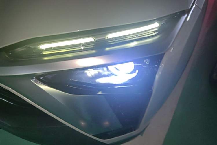 Used Nio ES8 2020 580 km Range 7-Seater Version Left Front Headlight