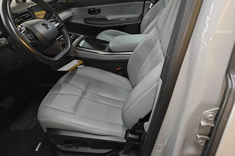 Used Nio ES8 2020 580 km Range Signature Edition Six-Seater Version Left Front Seat