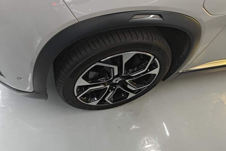 Used Nio ES8 2020 580 km Range Signature Edition Six-Seater Version Left Front Wheel Hub