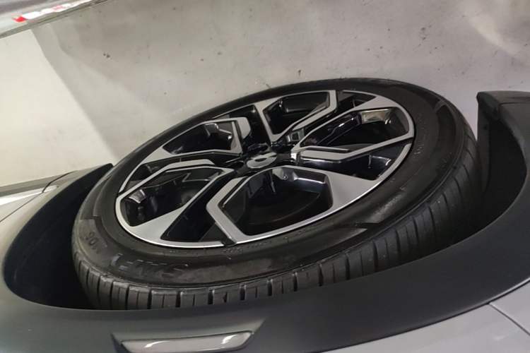Used Nio ES8 2020 415 KM Signature Edition 7-Seater Version Left Front Wheel Hub