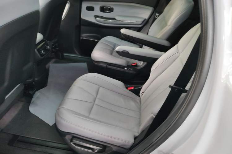 Used Nio ES8 2020 580 km Range Signature Edition Six-Seater Version Left Rear Seat