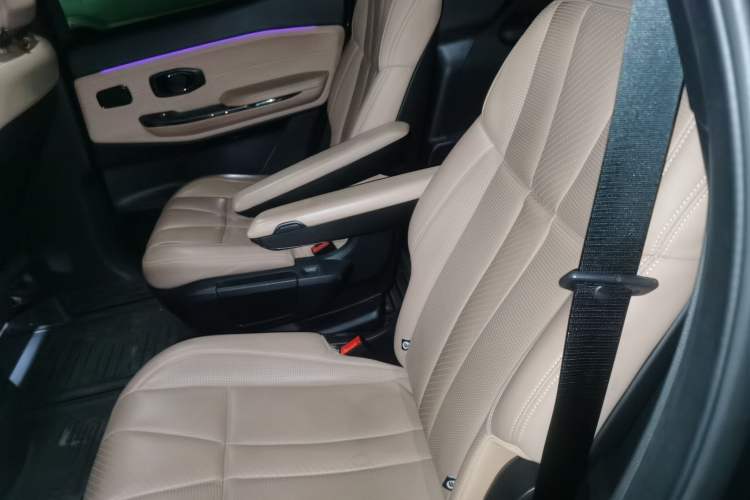 Used Nio ES8 2020 580 km Range Signature Edition Six-Seater Version Left Rear Seat