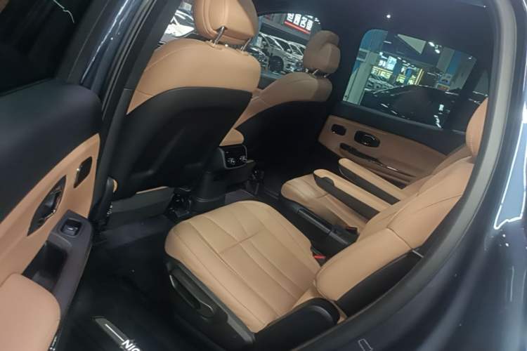 Used Nio ES8 2020 580 km Range Signature Edition Six-Seater Version Left Rear Seat