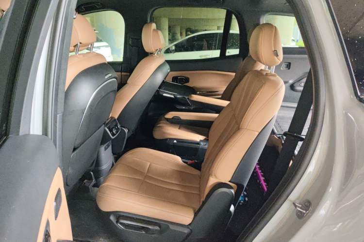 Used Nio ES8 2020 580 km Range Signature Edition Six-Seater Version Left Rear Seat