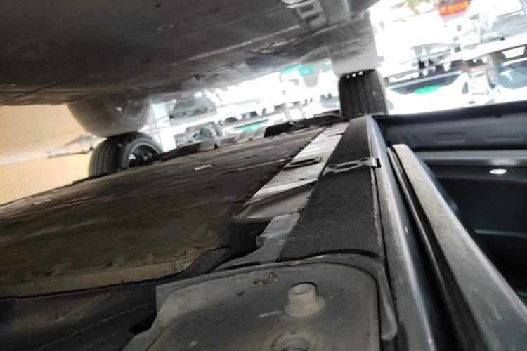 Used Nio ES8 2020 580 km Range Signature Edition Six-Seater Version Left Side Sill