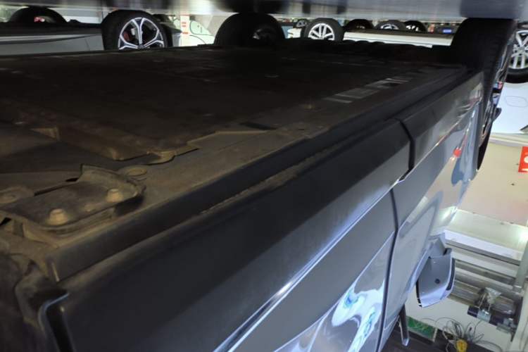 Used Nio ES8 2020 415 km Signature Edition 6-Seater Version Left Side Sill