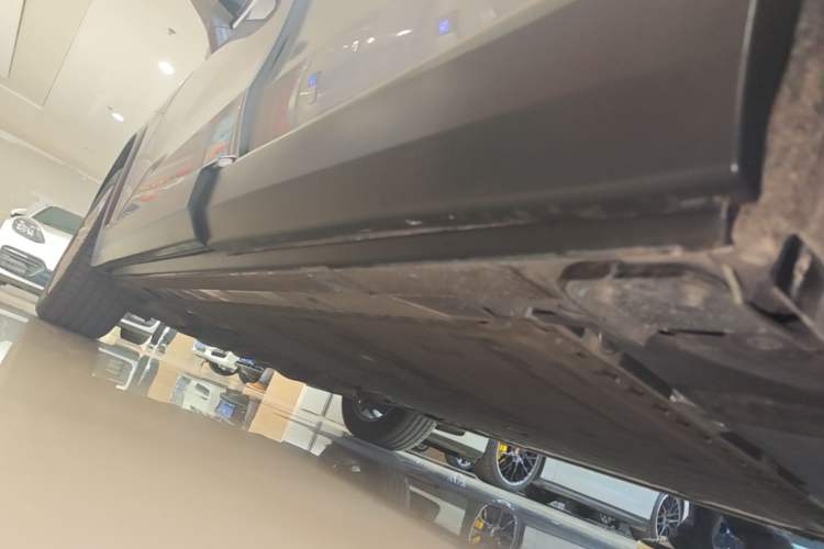 Used Nio ES8 2020 580 km Range Six-Seater Version Left Side Sill