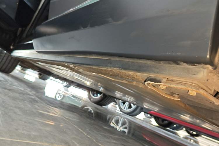 Used Nio ES8 2020 450 km Range 7-Seater Version Left Side Sill