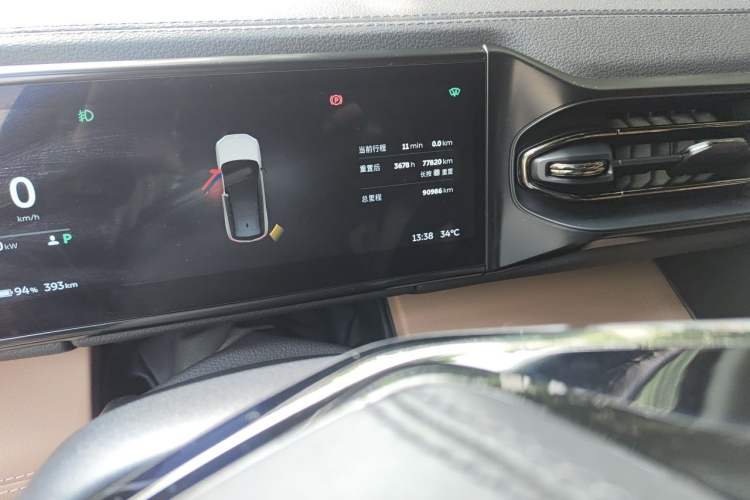 Used Nio ES8 2020 415 km Range 7-Seater Version Odometer Close Up