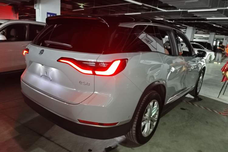 Used Nio ES8 2020 415 km Range 7-Seater Version Rear Right 45 Deg