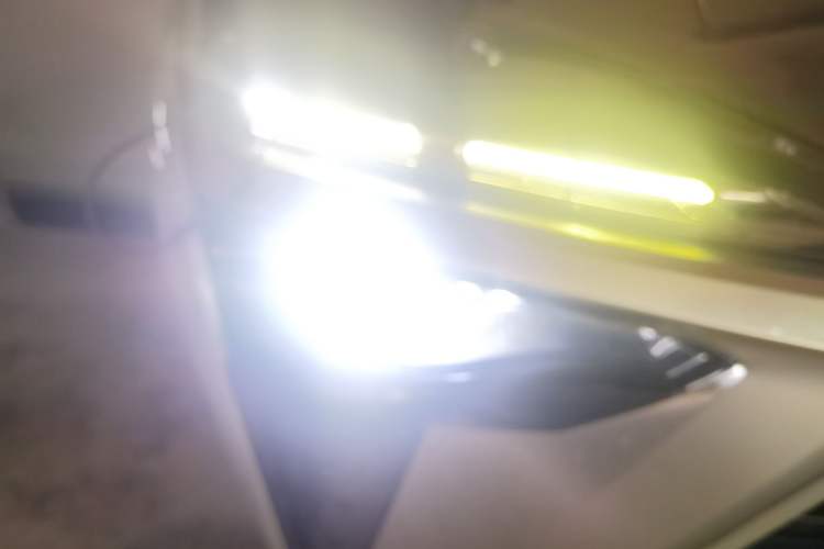 Used Nio ES8 2020 580 km Range Signature Edition Six-Seater Version Right Front Headlight
