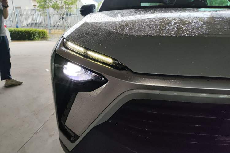 Used Nio ES8 2020 580 km Range Signature Edition Six-Seater Version Right Front Headlight