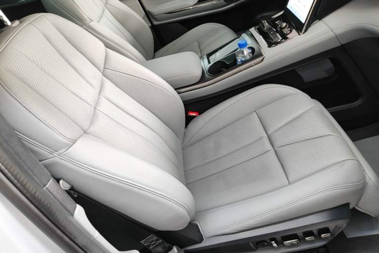 Used Nio ES8 2020 580 km Range Signature Edition Six-Seater Version Right Front Seat