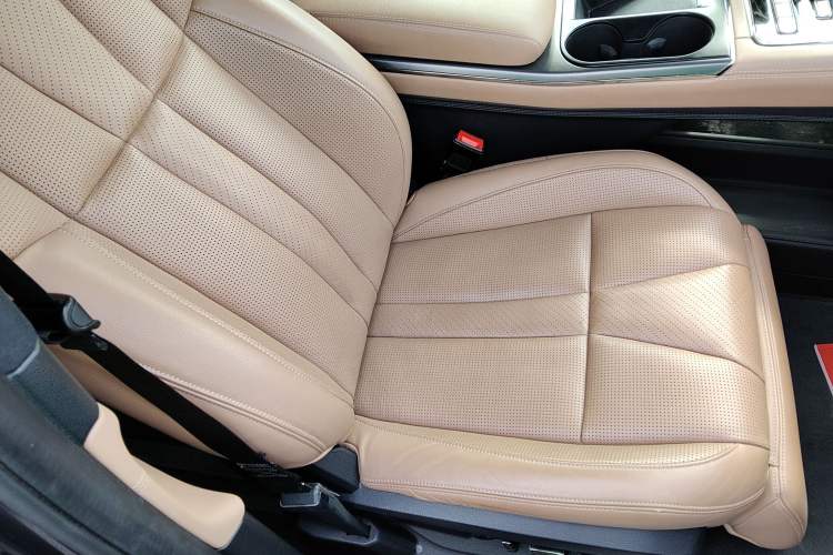 Used Nio ES8 2020 415 km Range 6-Seater Version Right Front Seat