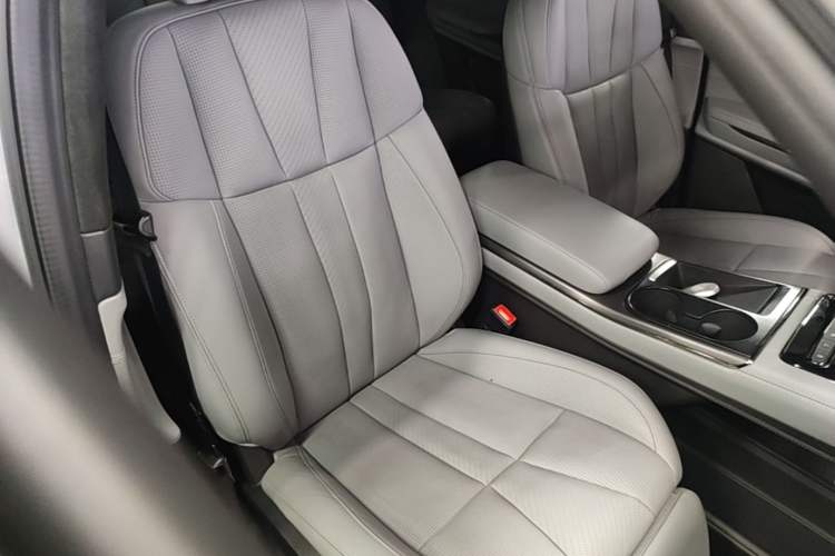 Used Nio ES8 2020 415 KM Signature Edition 7-Seater Version Right Front Seat
