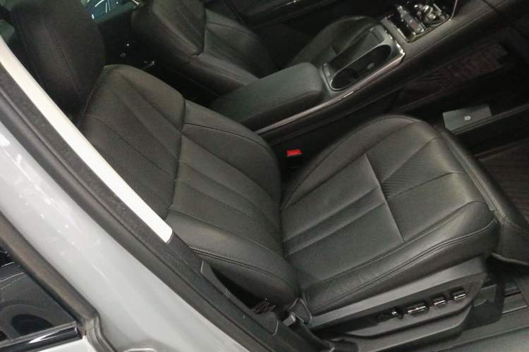 Used Nio ES8 2020 415 km Range 7-Seater Version Right Front Seat