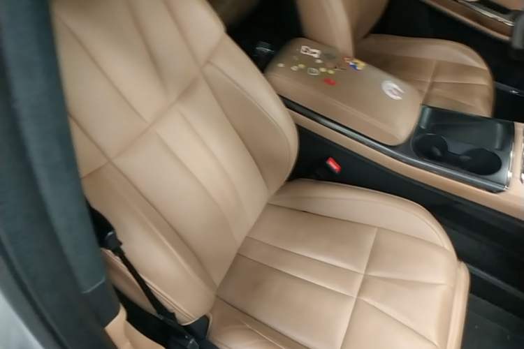 Used Nio ES8 2020 415 KM Signature Edition 7-Seater Version Right Front Seat