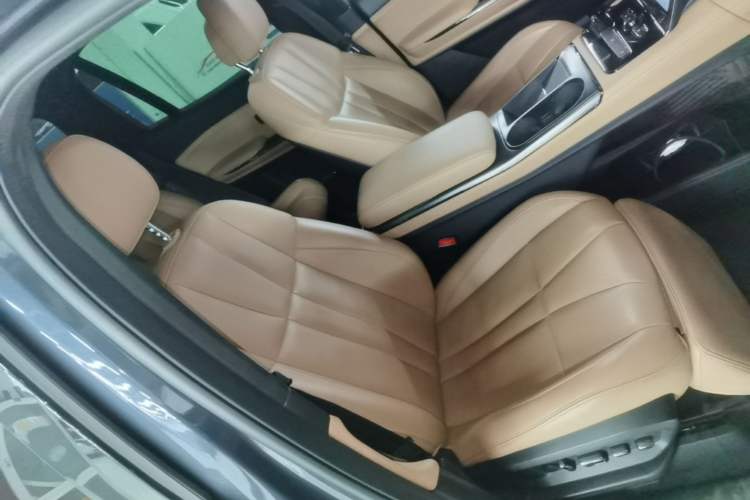 Used Nio ES8 2020 580 km Range Signature Edition Six-Seater Version Right Front Seat