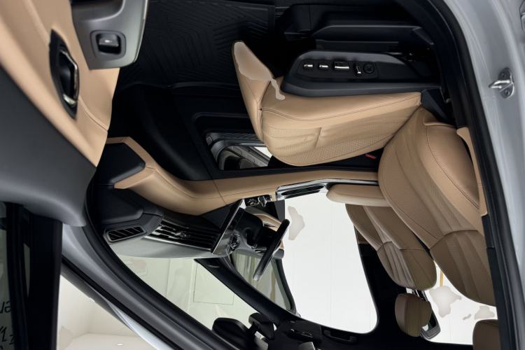 Used Nio ES8 2020 580 km Range 7-Seater Version Right Front Seat