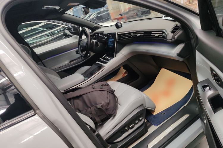 Used Nio ES8 2020 580 km Range Six-Seater Version Right Front Seat