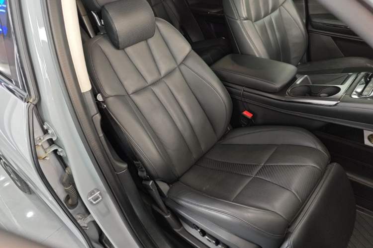 Used Nio ES8 2020 580 km Range Signature Edition Six-Seater Version Right Front Seat