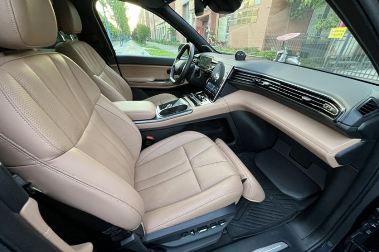 Used Nio ES8 2020 580 km Range Signature Edition Six-Seater Version Right Front Seat