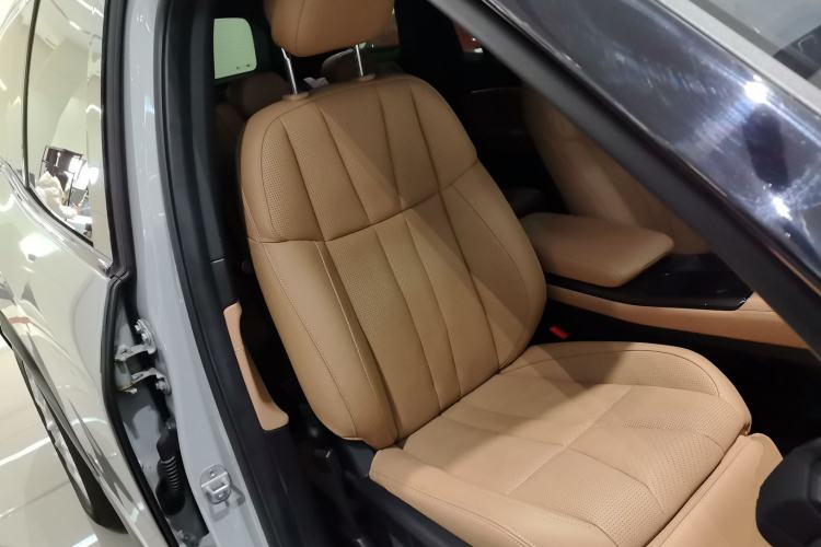 Used Nio ES8 2020 580 km Range 7-Seater Version Right Front Seat