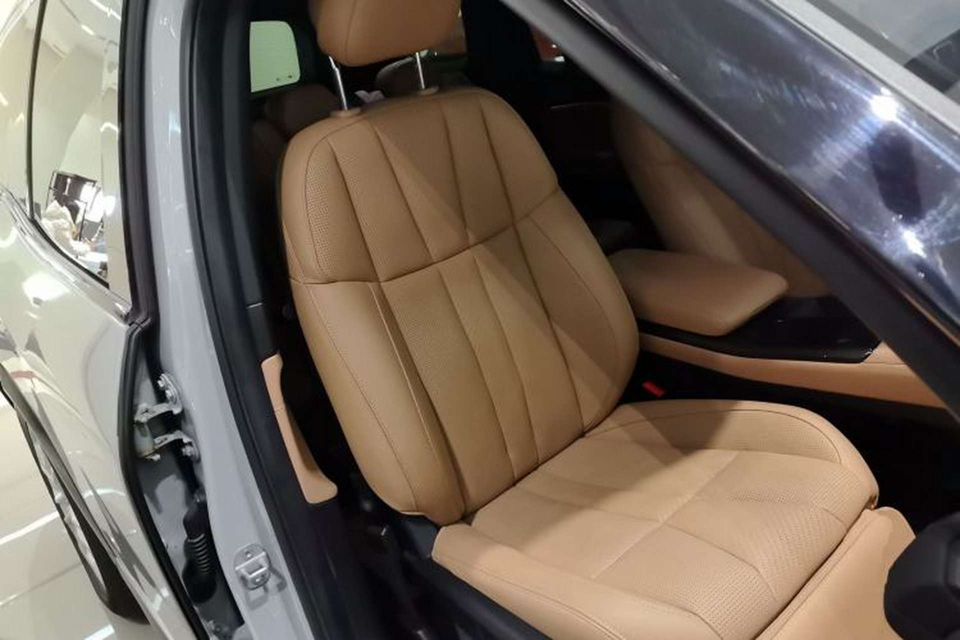 Used Nio ES8 2020 580 km Range 7-Seater Version Right Front Seat