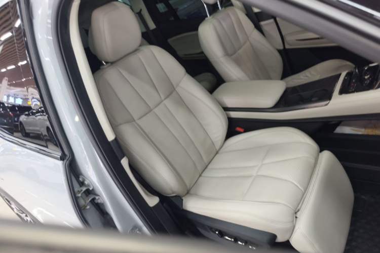 Used Nio ES8 2020 580 km Range Signature Edition Six-Seater Version Right Front Seat