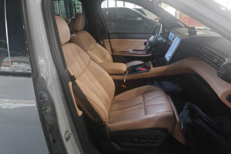 Used Nio ES8 2020 415 km Signature Edition 6-Seater Version Right Front Seat