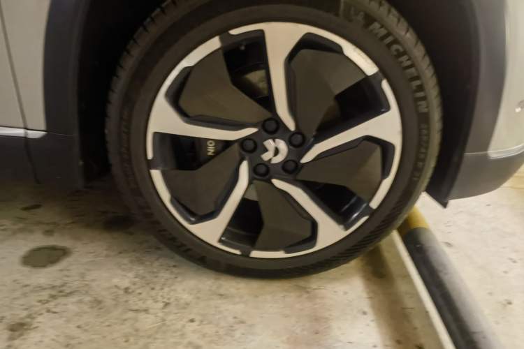 Used Nio ES8 2020 580 km Range Signature Edition Six-Seater Version Right Front Wheel Hub