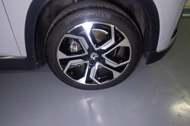 Used Nio ES8 2020 580 km Range Signature Edition Six-Seater Version Right Front Wheel Hub